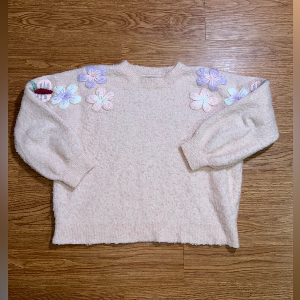 BOUNDLESS NORTH
Floral Embroidered Pullover
Sweater - Picture 3 of 8